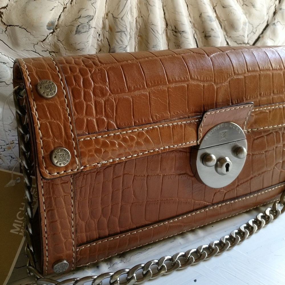Michael Kors Peninsula ll Flap Shoulder Bag - Picture 8 of 12